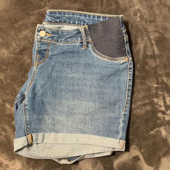 Side panel maternity shorts - Picture 2 of 4